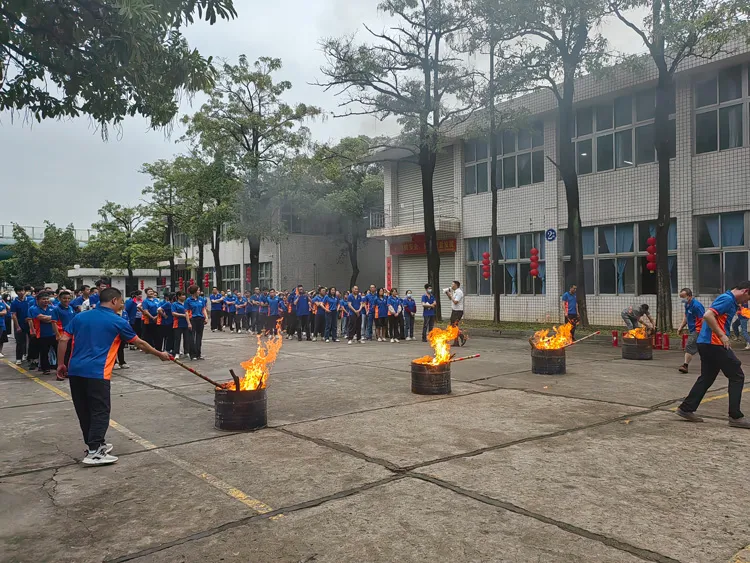Exercício de incêndio na primavera de Senyang